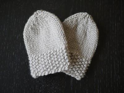 การถักง่ายสำหรับทารกแรกเกิด: หมวกกับเข็มถักและถุงมือ