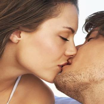 วิธีการจูบเป็นครั้งแรก? เคล็ดลับสำหรับผู้ชายและเด็กหญิง