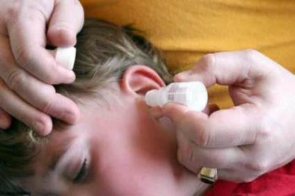 หยอดหูกับอาการปวดในหู: ชื่อ หูลดลงจากความเจ็บปวดในหูในเด็กที่มียาปฏิชีวนะ
